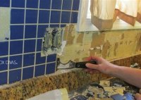How To Remove Bathroom Tile Without Damaging Drywall